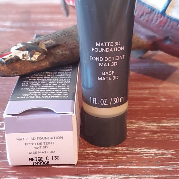 Beige C 130 (Cool) Matte 3D Foundation - Mary Kay - Picture 1 of 3